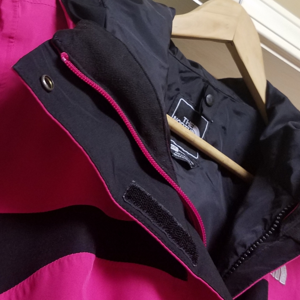EUC/LN TNF Hyvent Raspberry Pink Snow rain jacket - Picture 3 of 16